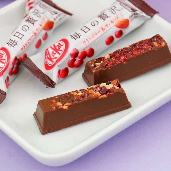 Kit Kat Chocolatory Cranberry & Almond Chocolate - Image 2